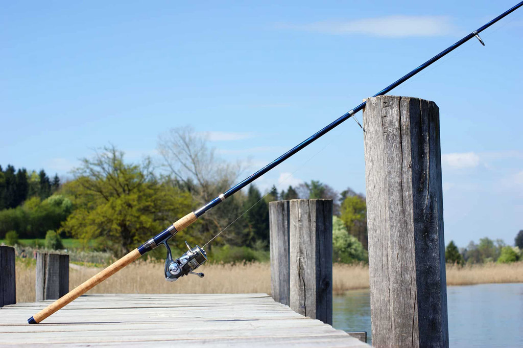 A vara de pesca é um item essencial para a pesca, seja como hobby ou esporte profissional.